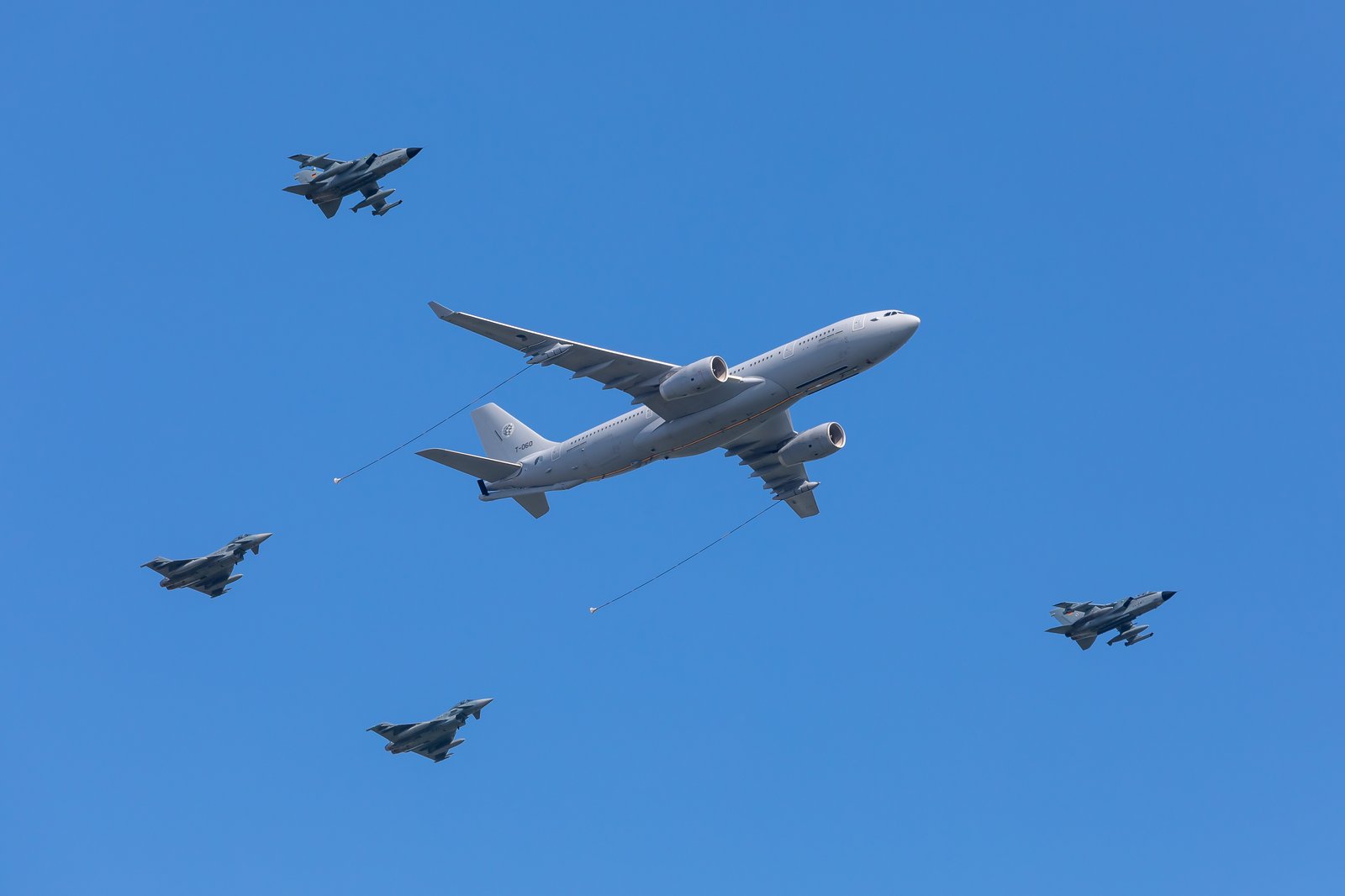 Cisterne in Volo: Procedure di Rifornimento Aereo A330 MRTT e KC-135 sui Radar ADS-B