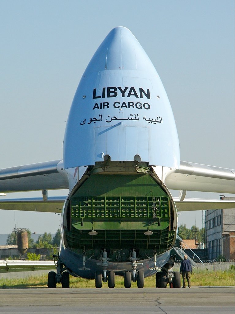 Fotografia reale: Dettaglio tecnico: Antonov An-124 nose cargo.
